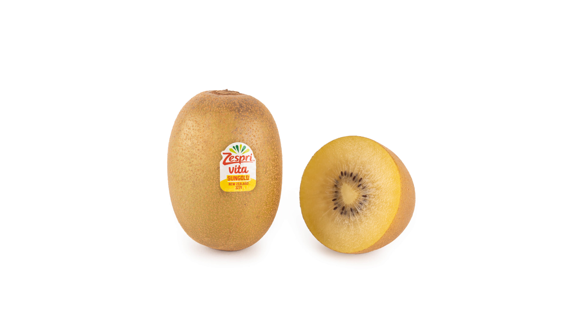 Kiwi SunGold Zespri entero y cortado por la mitad sobre fondo blanco